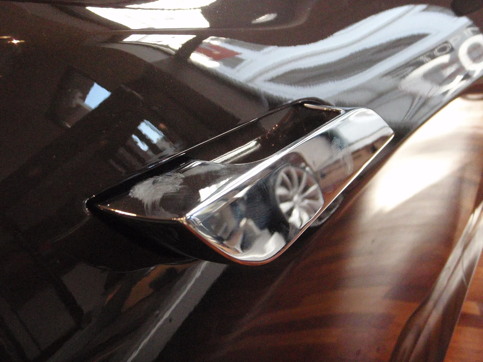 Türgriff eines Tesla Model S in geöffneter Position